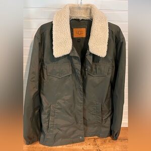 NWOT UGG men’s Keagan Nylon Trucker Jacket. Removable Sherpa collar. Size L
